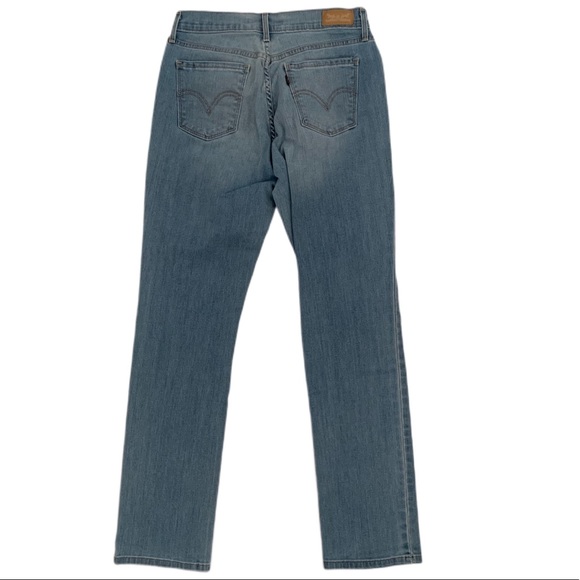 Sold! Levi’s 505 Straight Leg Jean - Picture 2 of 5
